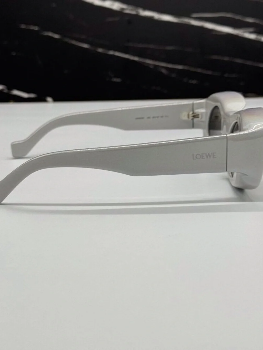 NEW LOEWE SILVER UNISEX SUNGLASSES LOEWE LW40033I 24C